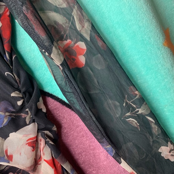 Has different color main is black but also has red,green,white - Picture 3 of 3